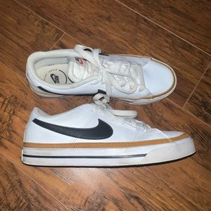 Nike Women's Court Legacy Shoes